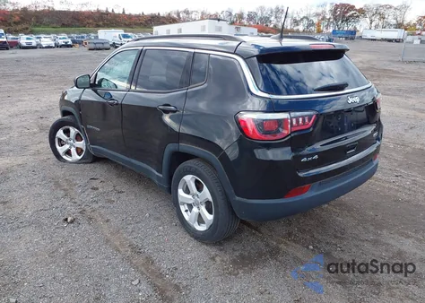 2018 Jeep Compass Latitude 4X4 z USA, uszkodzony, nr VIN 3C4NJDBBXJT435833
